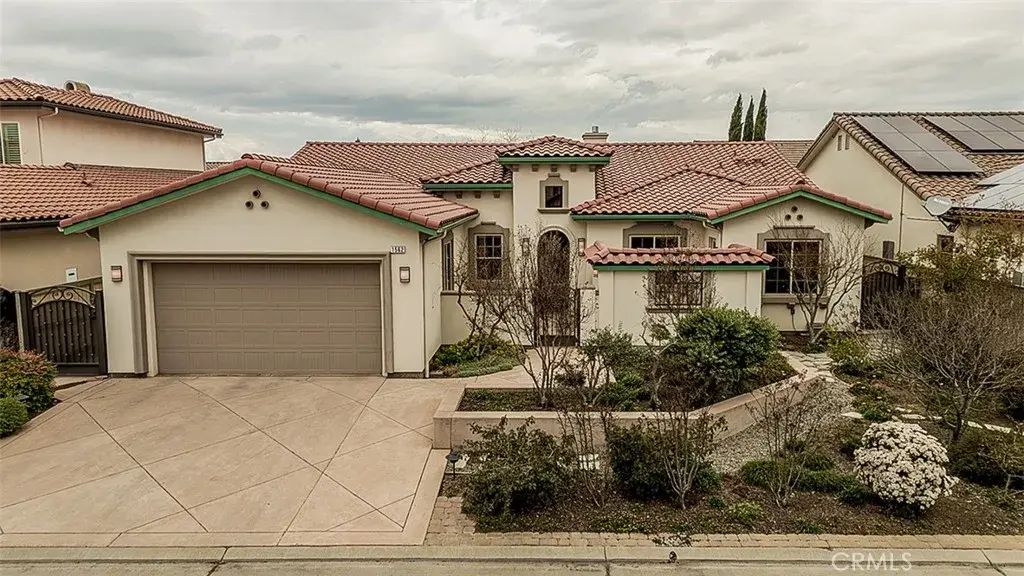 1562 N Empire Lane, Clovis