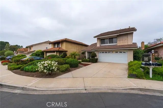 27 Lucero East, Irvine