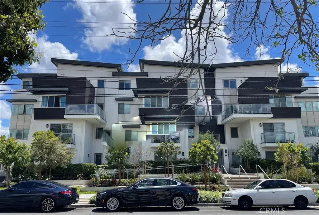 518 E Windsor Road 106, Glendale