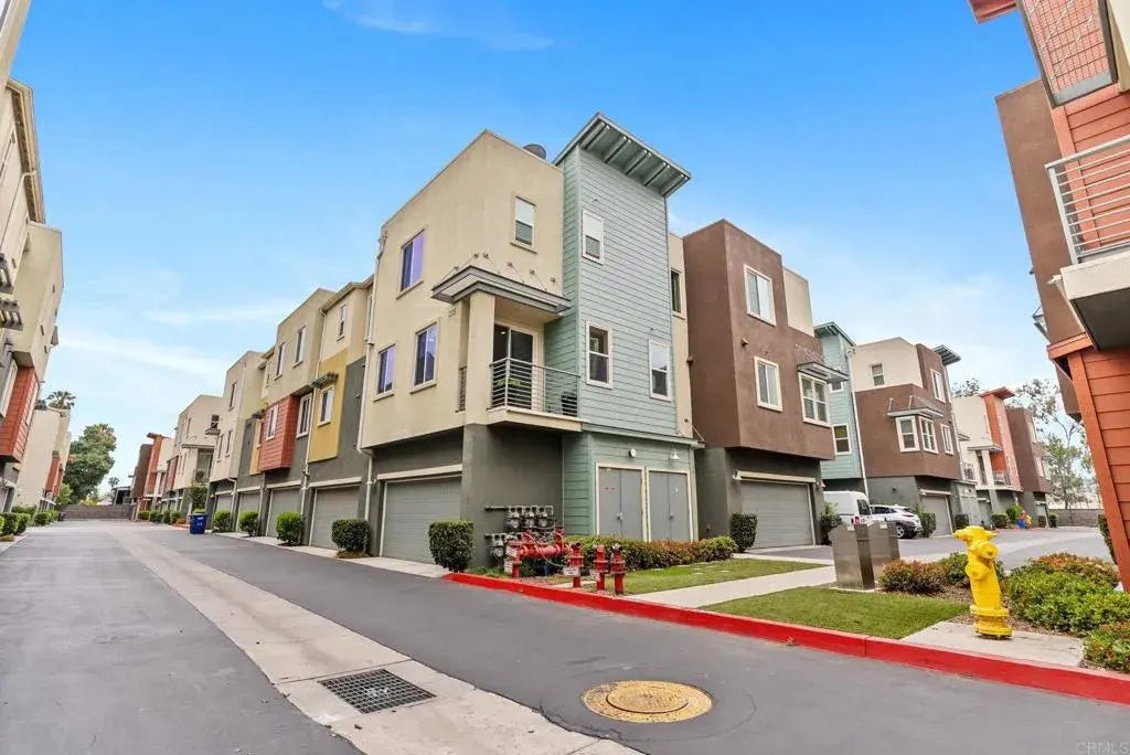 225 Royal Gln 404, Escondido