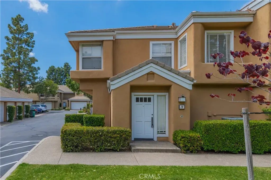 28 Vassar Aisle 26, Irvine