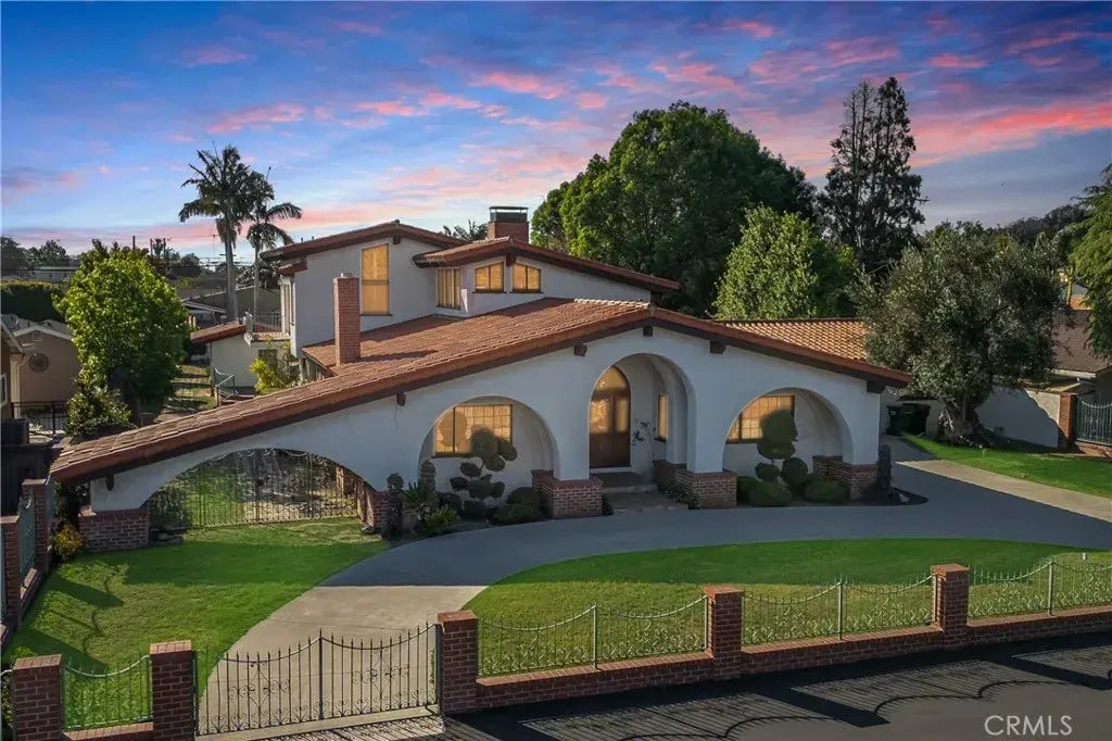 9221 Rives Avenue, Downey