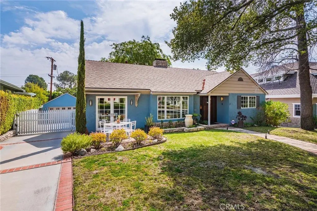 1215 Oak Circle Drive, Glendale