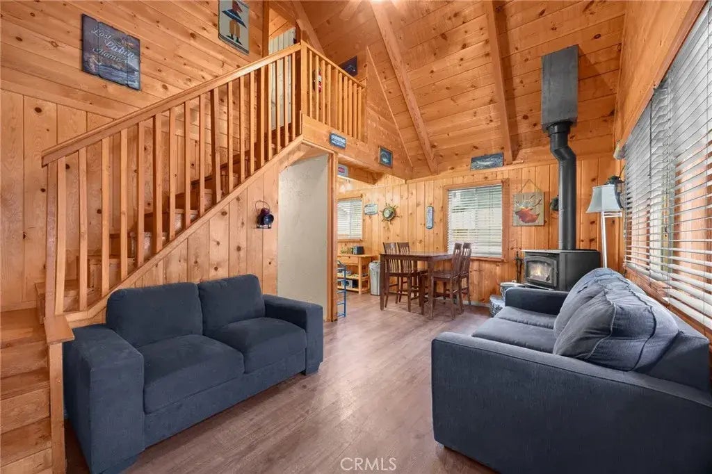 747 Holmes Lane, Sugarloaf