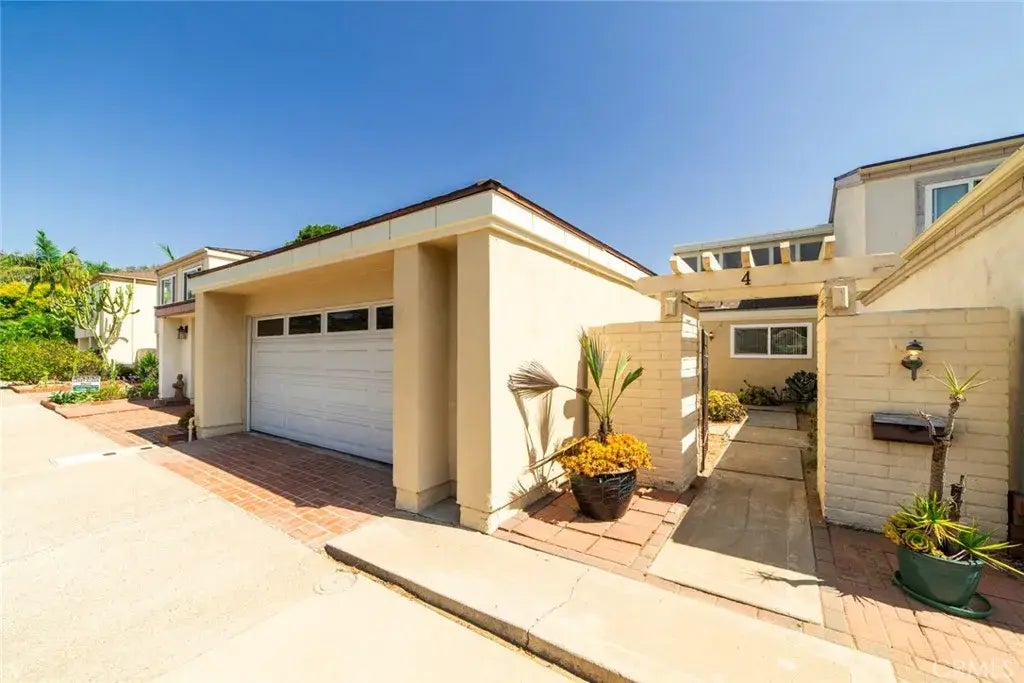 4 Dewberry Way, Irvine