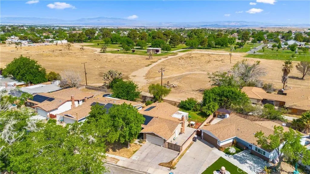 835 E Oldfield Street, Lancaster