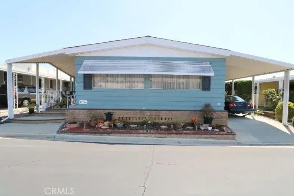 12726 Lake Forest 25, La Mirada