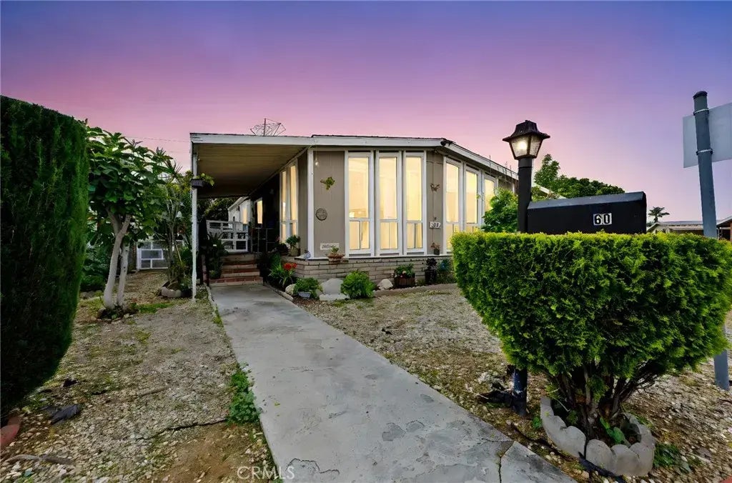 4139 Paramount 60, Pico Rivera