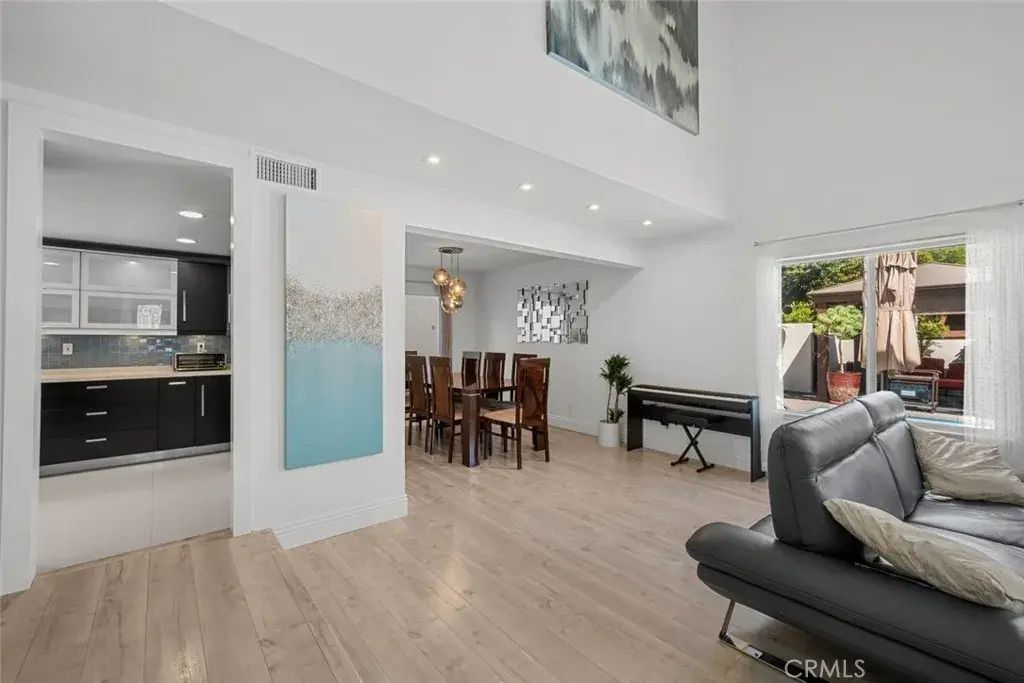 22835 Styles Street, Woodland Hills