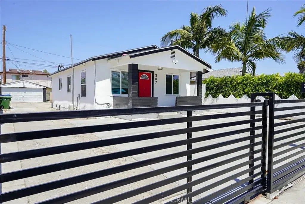 207 E 82nd Street, Los Angeles