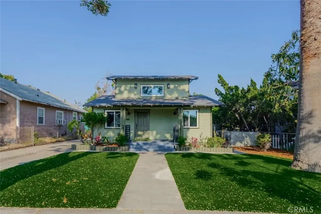 266 N 10th Avenue, Upland