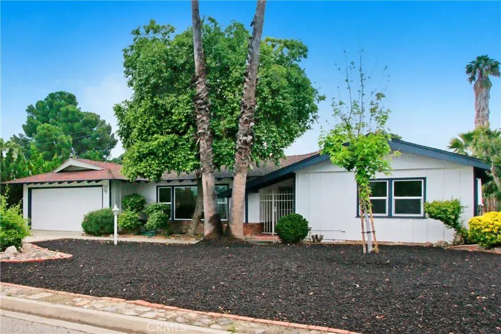 26110 Hemet Street, Hemet