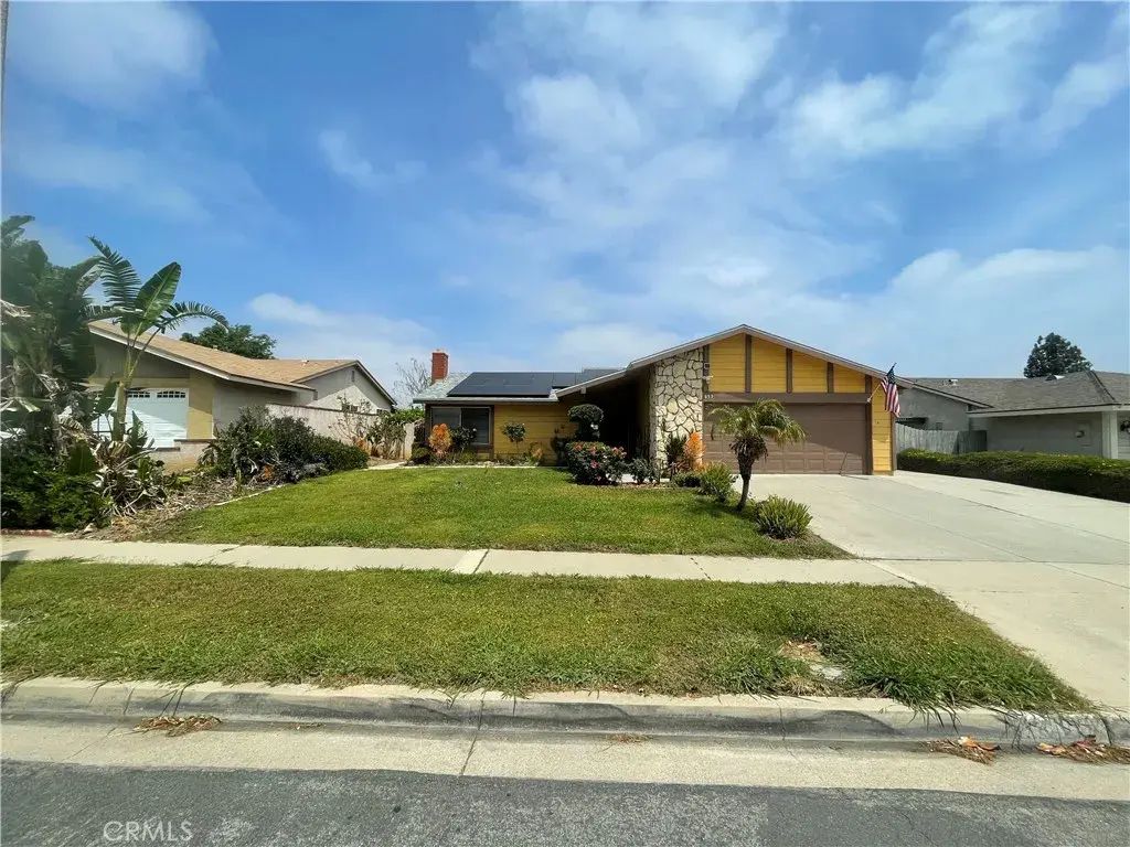 853 W Crestview Street, Corona