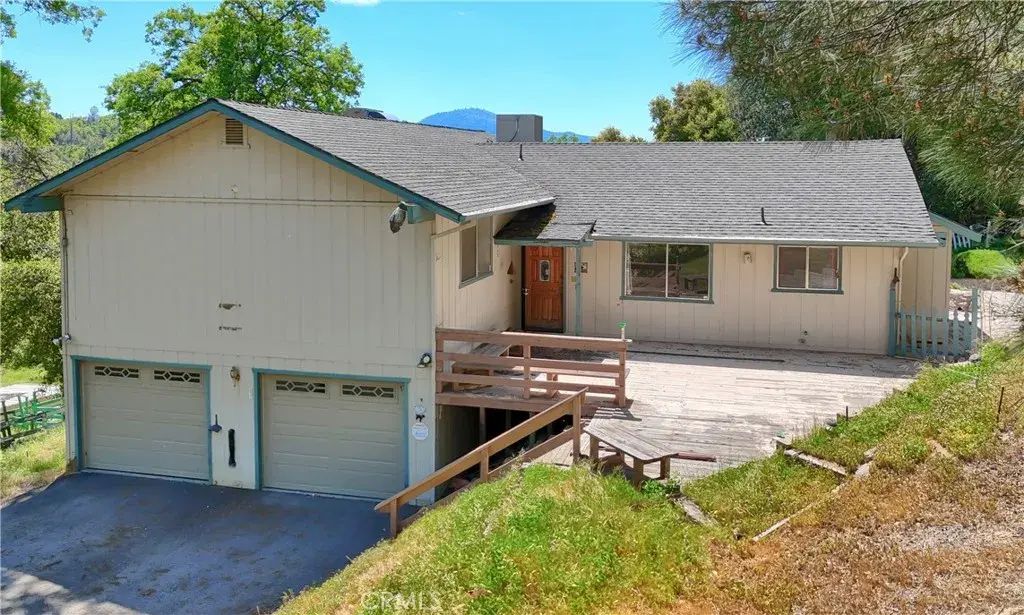 42275 Buckeye Road, Oakhurst