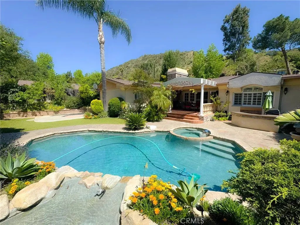 1676 Sheridan Road, Glendale