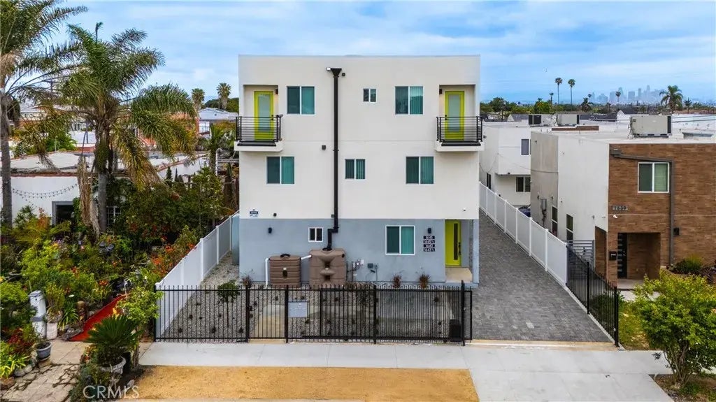 1643 W 82nd Street, Los Angeles