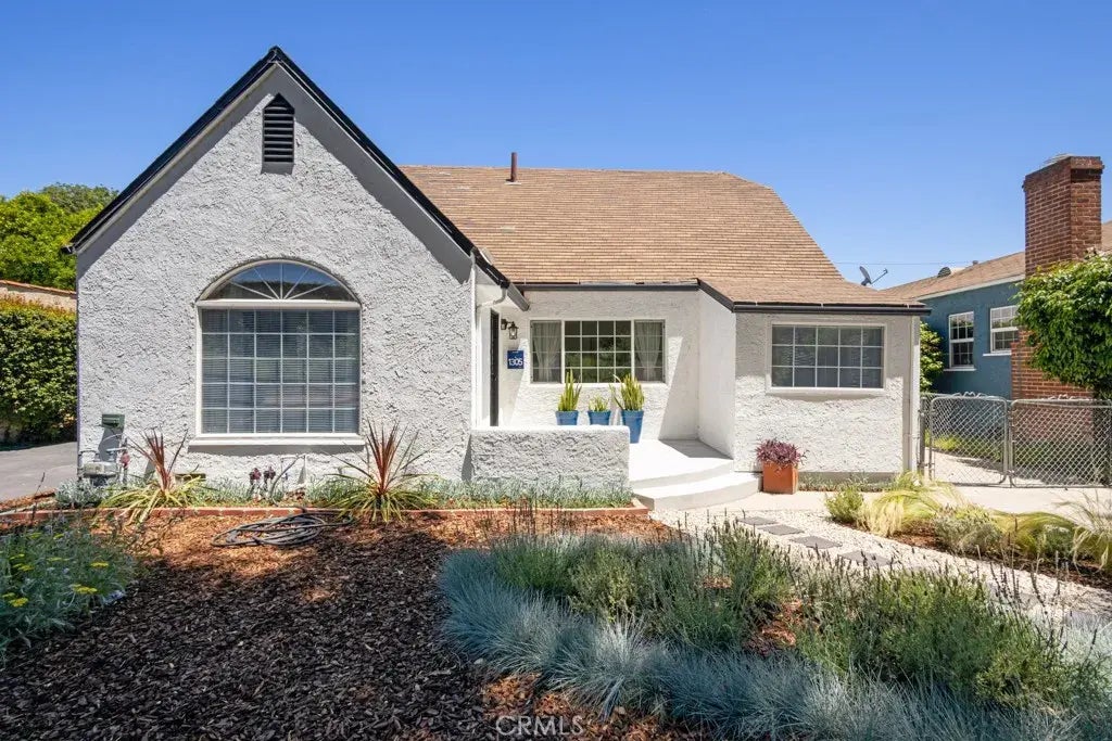 1305 Cosmic Way, Glendale