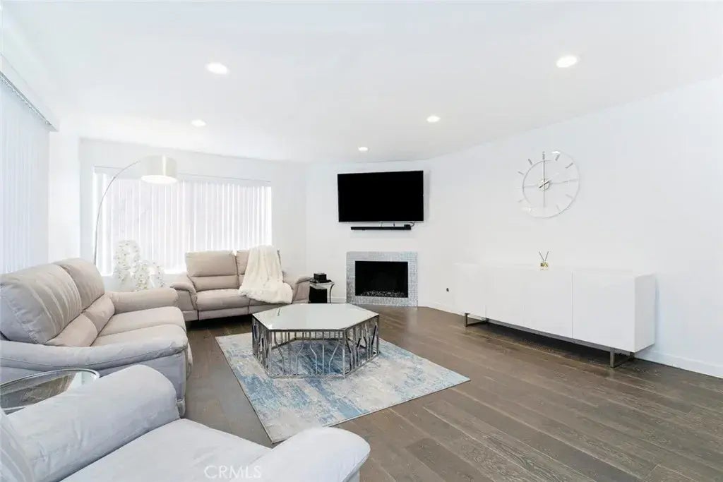 301 N Belmont Street 208, Glendale