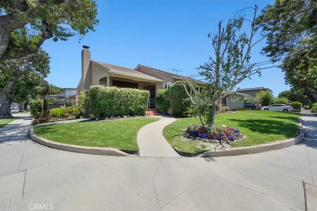 3344 Ladoga Avenue, Long Beach