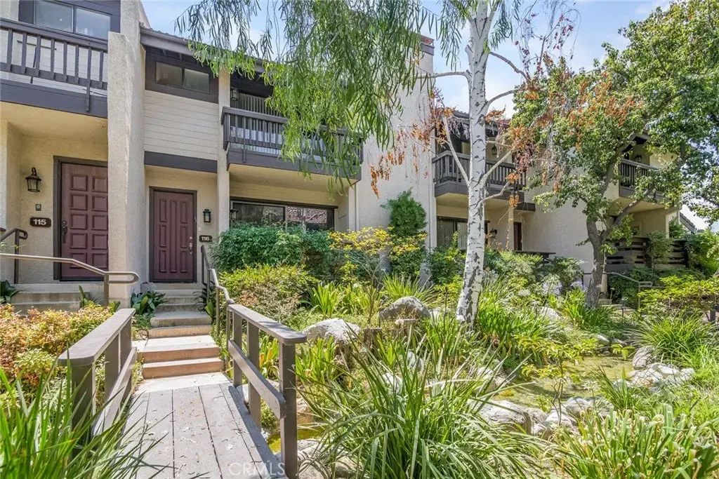 5711 Owensmouth Avenue 116, Woodland Hills
