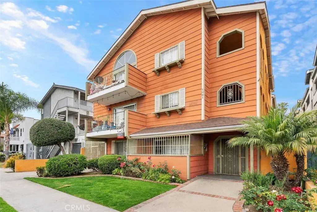 1061 Dawson Avenue, Long Beach