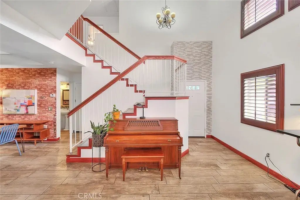 13023 Avenida Empresa, Riverside