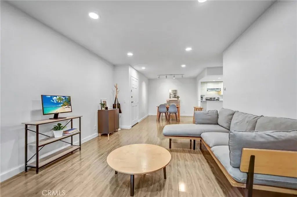 460 Oak Street 316, Glendale