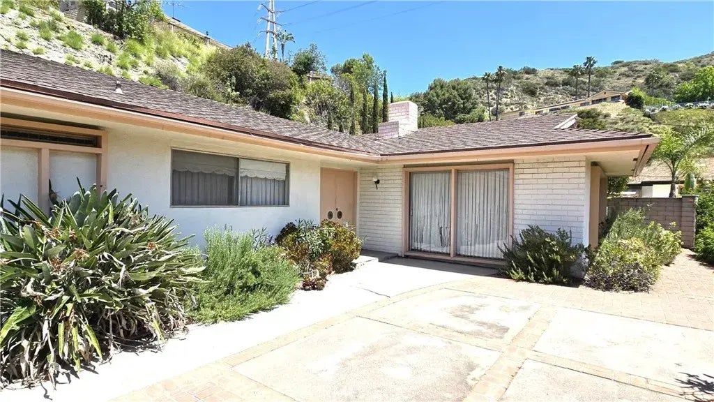 2463 Las Positas Road, Glendale