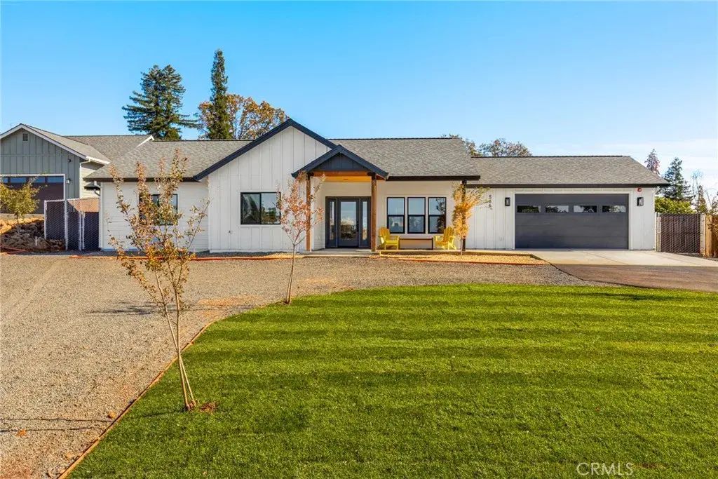 566 Hillcrest Dr, Paradise