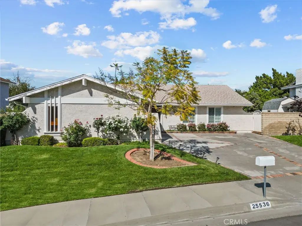 25536 Old Course Way, Valencia