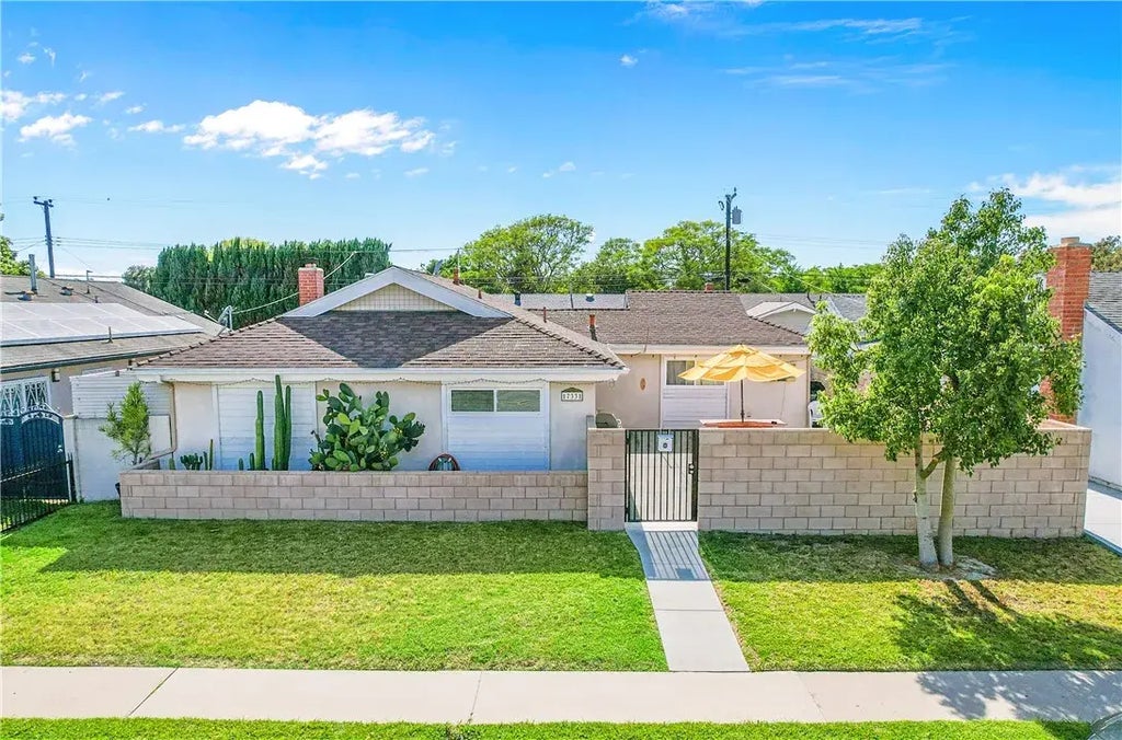 17331 Newland Street, Huntington Beach