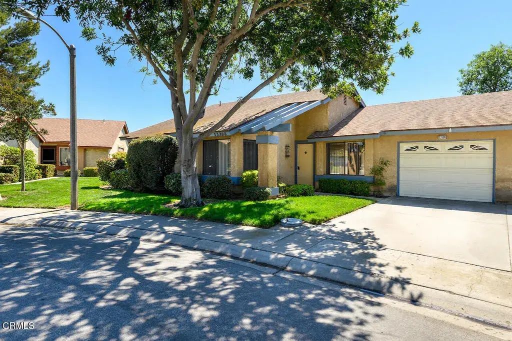 33208 Village 33, Camarillo