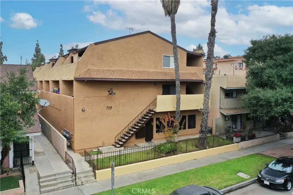 709 E Chestnut Avenue, Santa Ana
