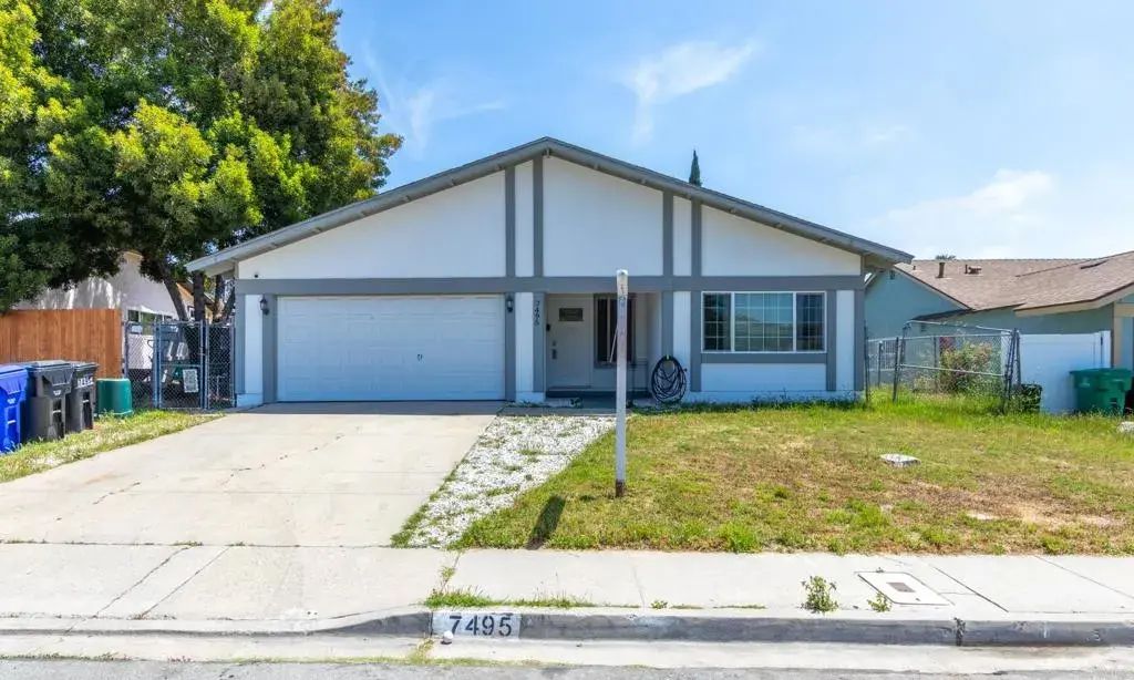 7495 San Vicente Street, 