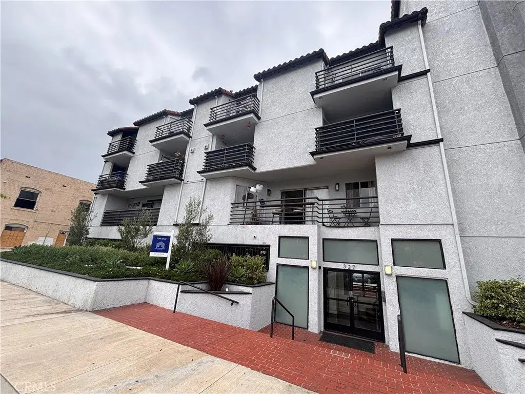 327 Chestnut Avenue 204, Long Beach