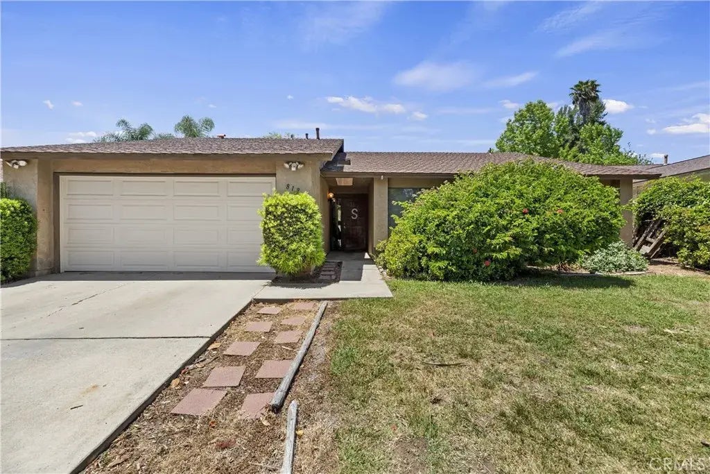 819 Shade Tree Lane, Fallbrook