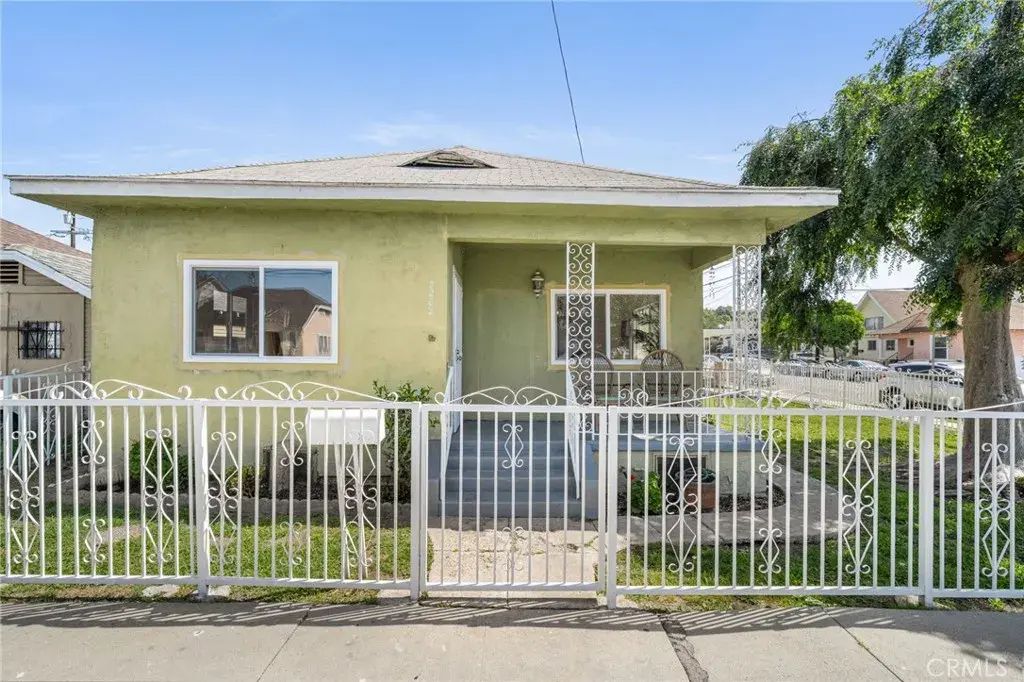2202 Gates Street, Los Angeles