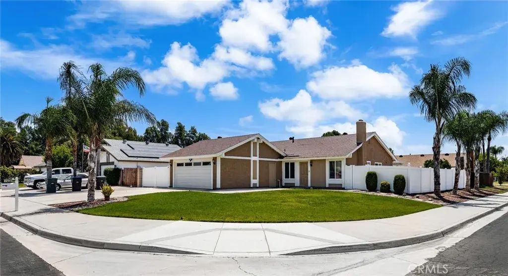 11230 Peachtree Place, Riverside