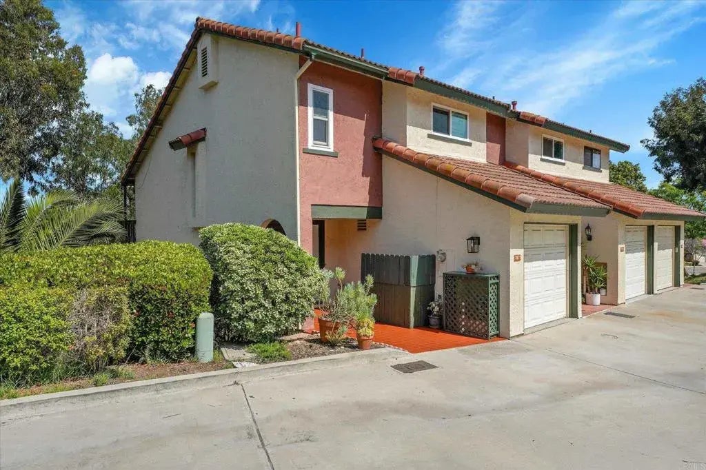 7077 Camino Pacheco, 