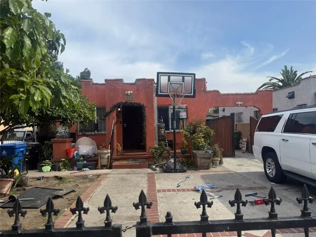 320 W 83rd Street, Los Angeles