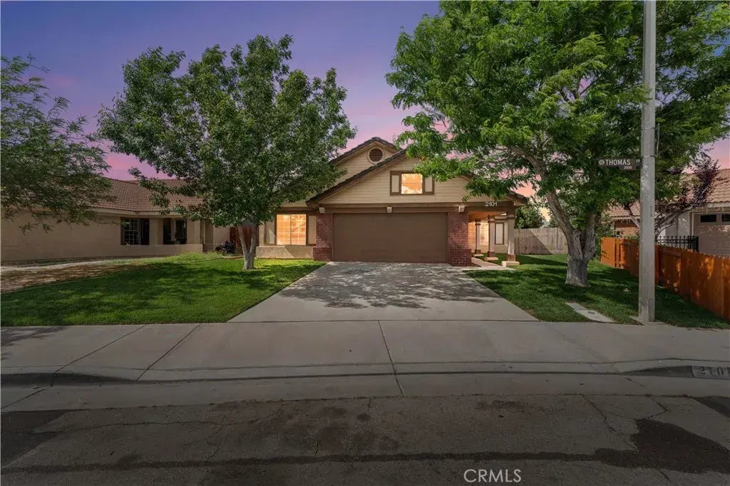 2101 Thomas Drive, Lancaster