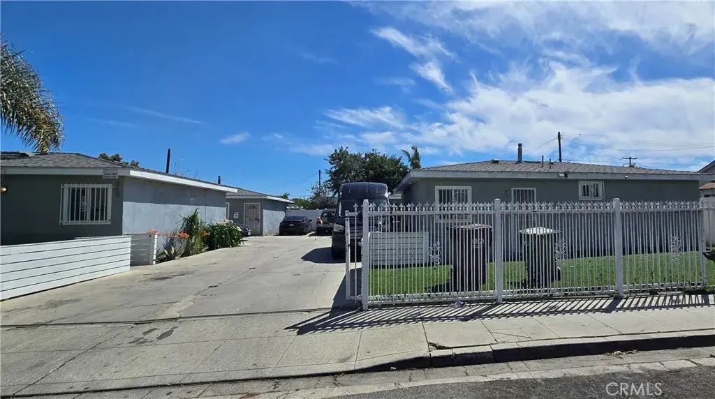 348 W Peach Street, Compton