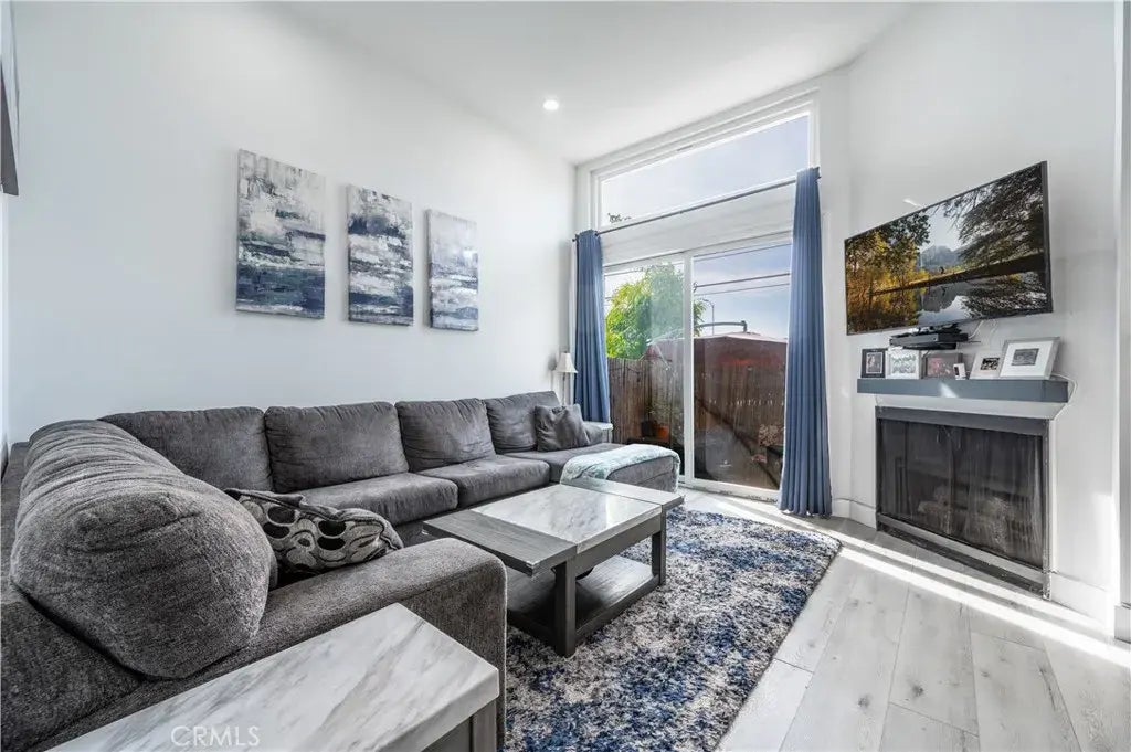 9950 Topanga Canyon Boulevard 5, Chatsworth