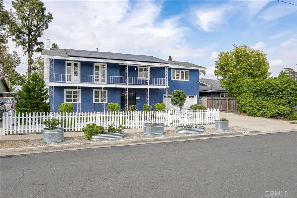 639 Royal Stewart, Placentia