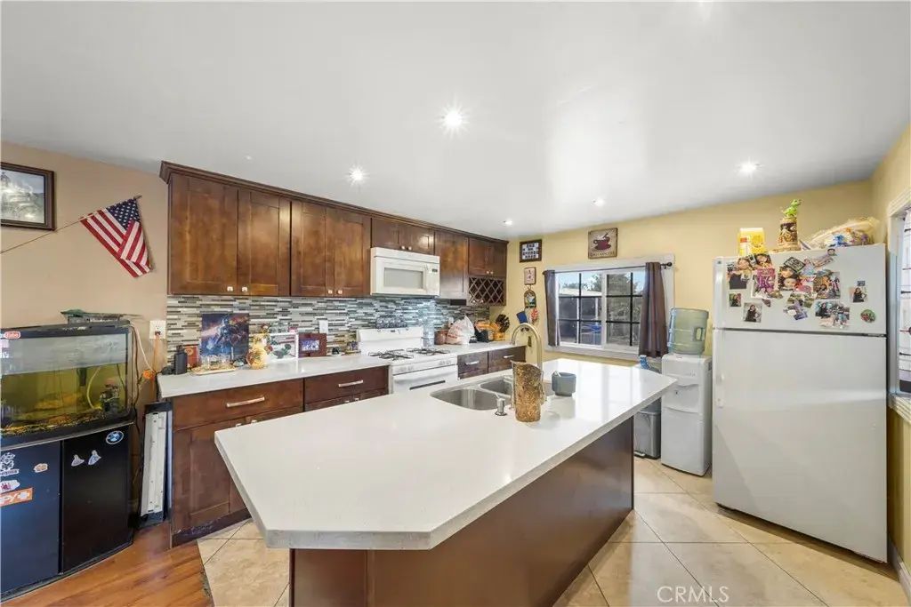 17333 Valley 103, Fontana