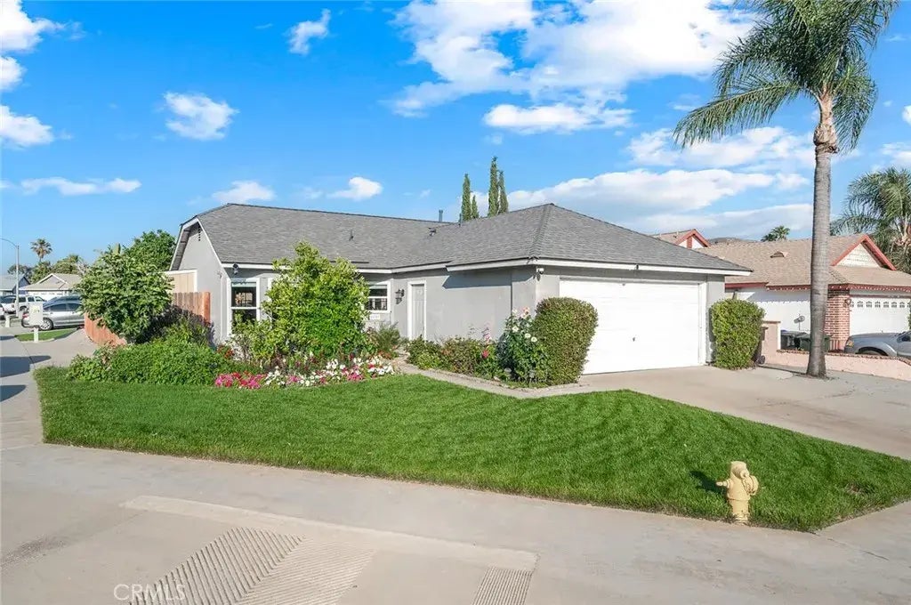 11757 Oakwood Drive, Fontana