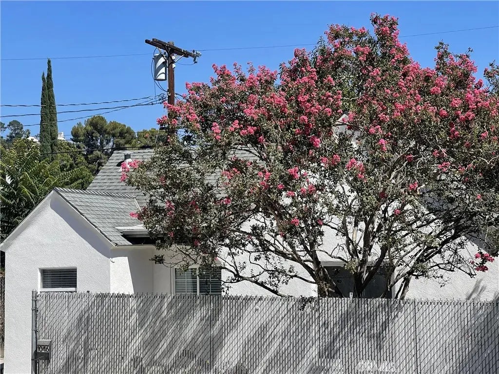 1046 E San Jose Avenue, Burbank