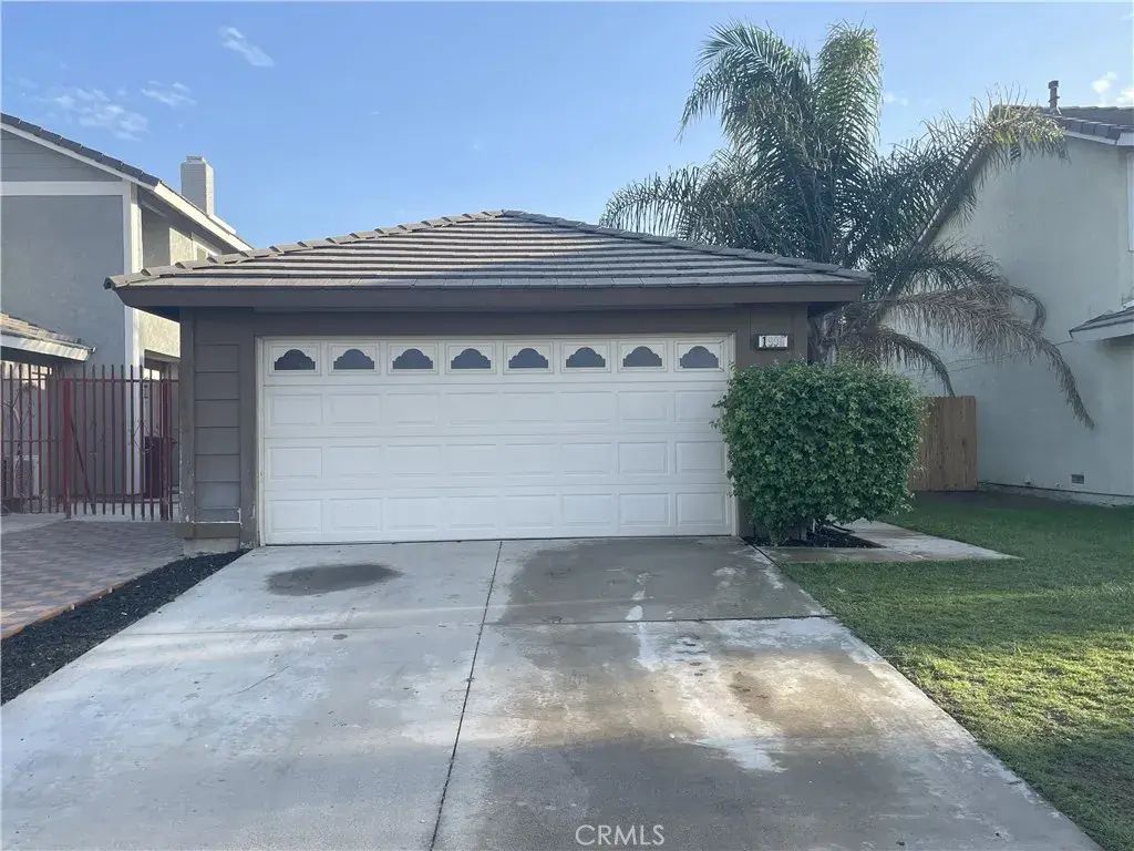 1996 Date Tree Road, Colton