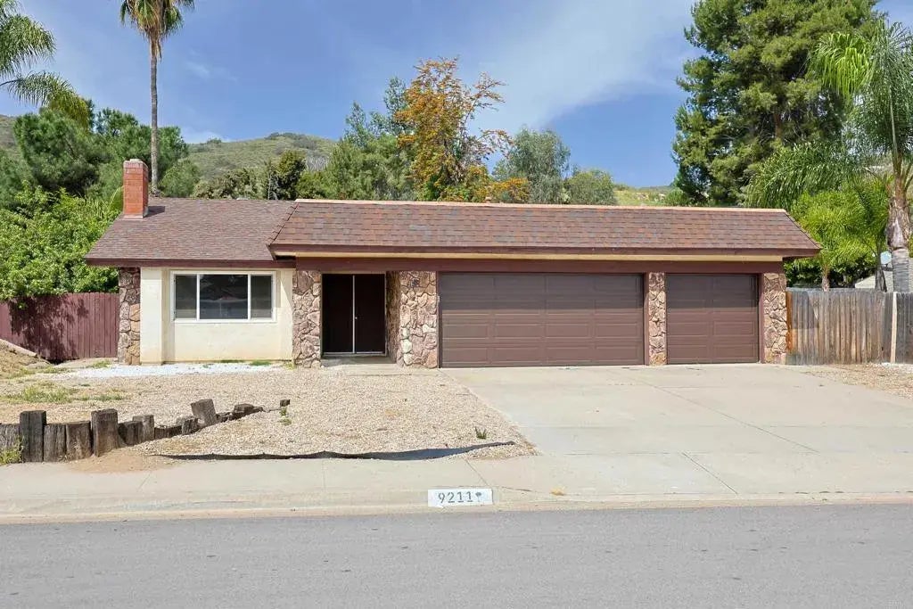 9211 Calle Lucia, Lakeside