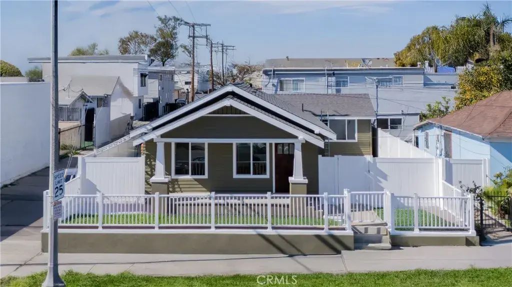 1027 E 10th St, Long Beach